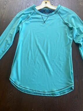 Women's Long-Sleeve Performance Tee in Aqua